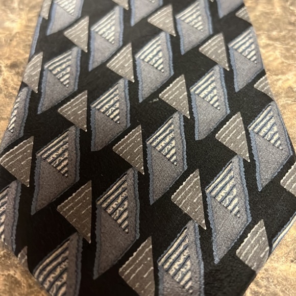 Mens Van Heusen gray and black tie - Picture 2 of 4